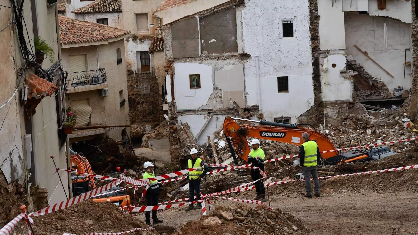 Officials survey flooding damage in Spain